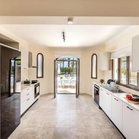Villa Sunnyvillas: 4br Seafront Villa*private Pool*bw44 *